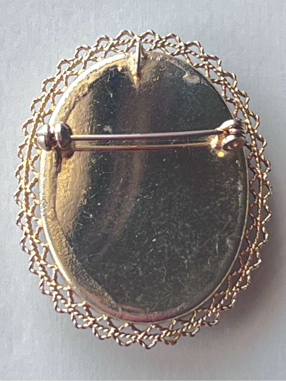 Vintage Cameo Left Facing Brooch and Pendant with Gold Tone Filigree Open Work - Picture 3 of 5